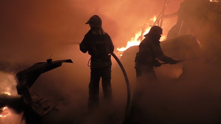 Масштабный пожар в мебельном цеху Чернигова