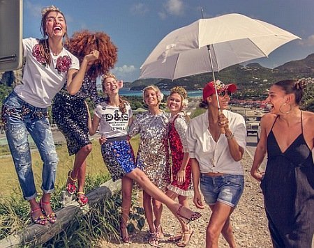 Алина Байкова среди моделей рекламной кампании капсульной коллекции St. Barth бренда Dolce & Gabbana