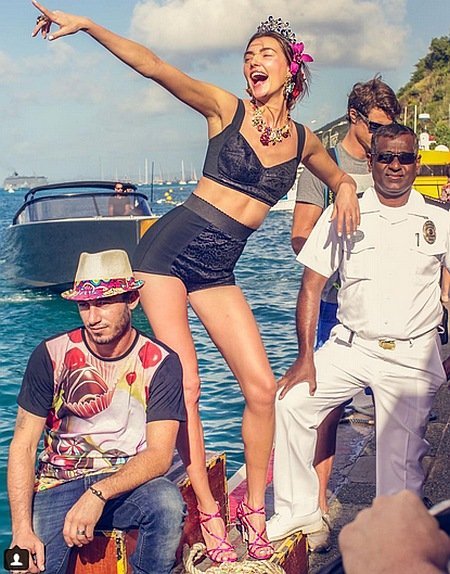 Алина Байкова в рекламной кампании капсульной коллекции St. Barth бренда Dolce & Gabbana