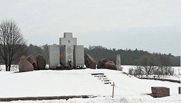 Памятник погибшим во время Второй мировой войны полякам в Гуте Пеняцкой