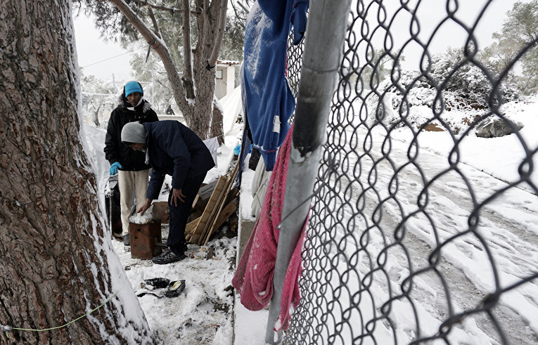 Лагерь беженцев замерзает на греческом острове Лесбос