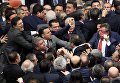 Депутаты турецкого парламента устроили массовую драку