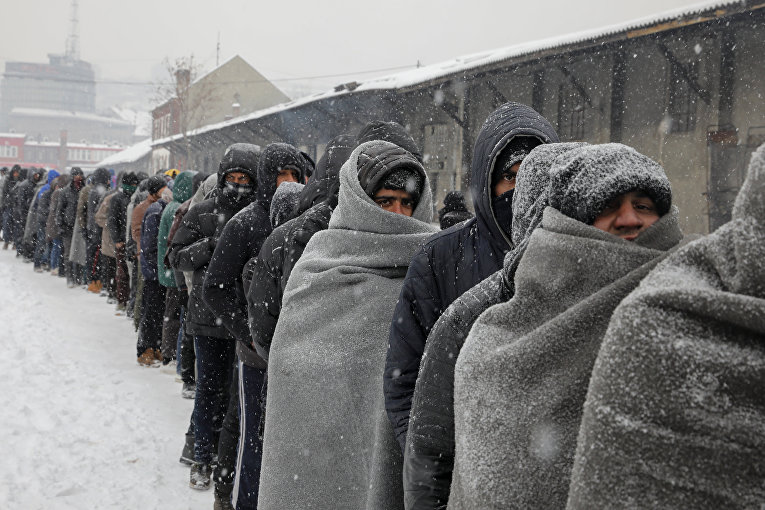 Сербские мигранты, мороз и очереди за едой