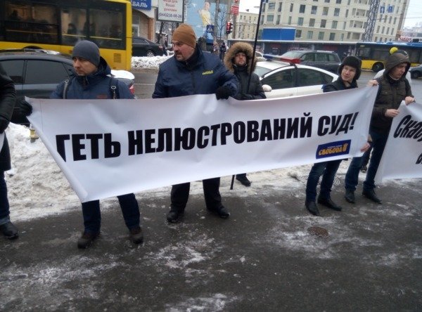 Украинские националисты в ходе акции протеста в Киеве требовали отмены языкового закона