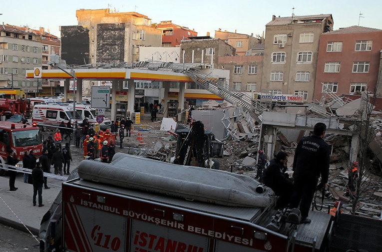 Обрушение дома в Турции
