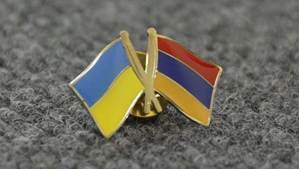 Флаги Украины и Армении