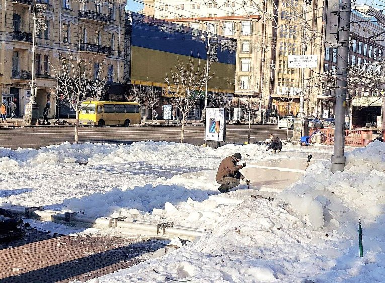 Ликвидация катка неподалеку от ЦУМа в Киеве