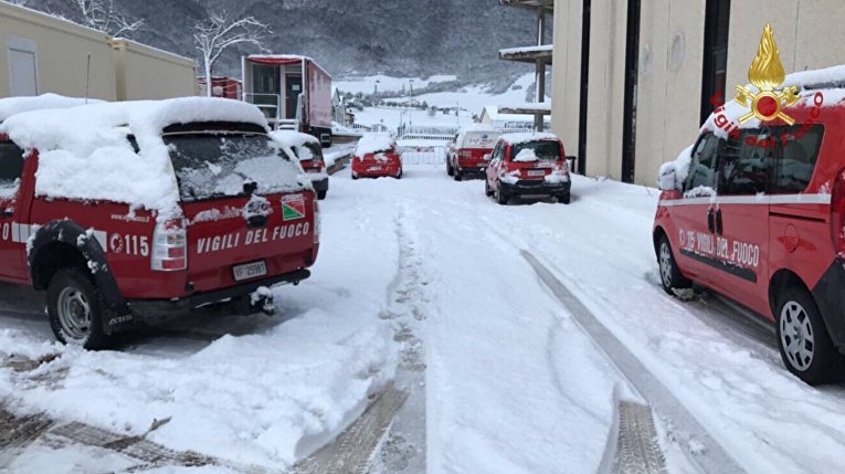 Сход снежной лавины в Италии: работа спасателей 19 января 2017 года