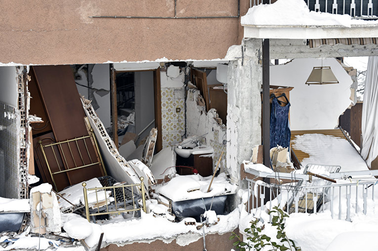 Италия: землетрясение и сход лавины