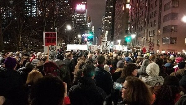 Митинг против Дональда Трампа в Нью-Йорке перед его инаугурацией