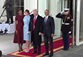 Барак Обама и Дональд Трамп с супругами у входа в Белый дом