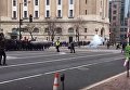 Столкновения протестующих с полицией перед инаугурацией Трампа