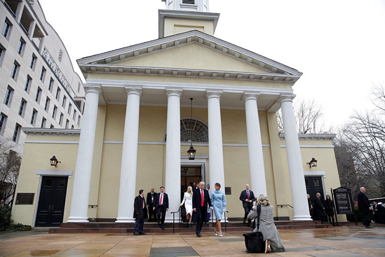 Дональд Трамп и Меланья посетили церковь Святого Иоанна в Вашингтоне