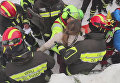 Спасательная операция в Италии, где лавиной накрыло отель