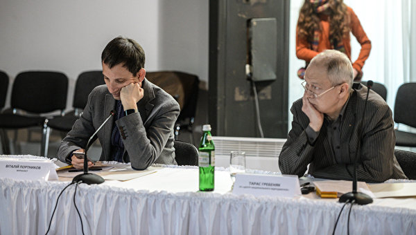 Журналист Виталий Портников (слева) и руководитель Центра национального возрождения им.Степана Бандеры Тарас Гребеняк