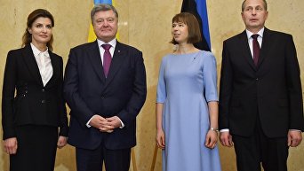 Петр Порошенко и президент Эстонии Керсти Кальюлайд с супругами