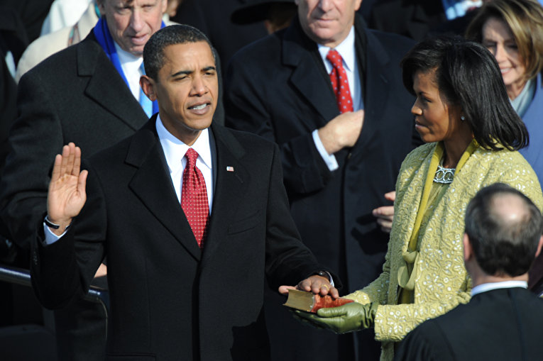 Инаугурация Барака Обамы, Библию держит супруга Мишель, 20 января 2009 года