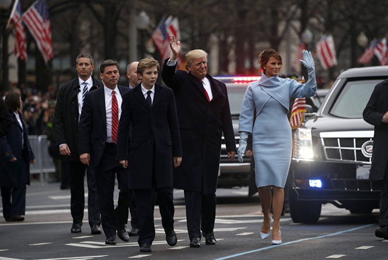 Инаугурационный парад в честь Дональда Трампа. На фото - президент США с супругой Меланией и сыном Бэрроном, 20 января 2017 года