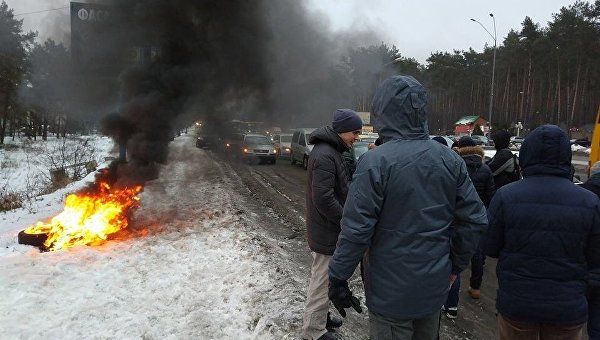 Въезд в Киев со стороны Броваров, массовые протесты и горящие шины