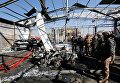 На месте взрыва бомбы в автомобиле в Багдаде
