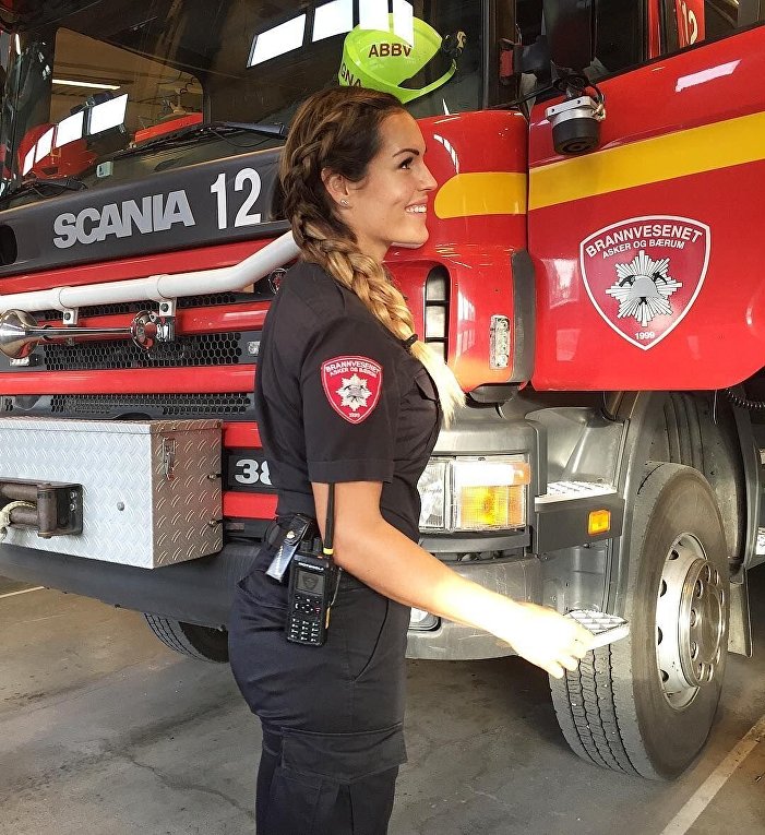 Самая привлекательная девушка-пожарный в мире