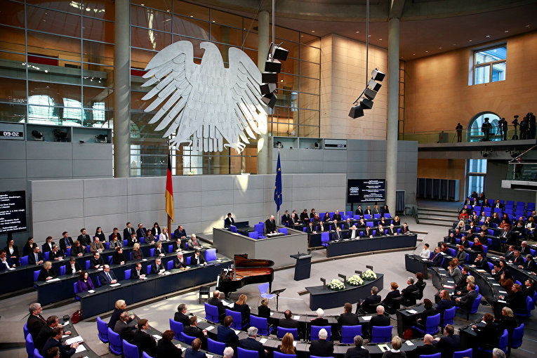 Парламент Германии почтил память 72-й годовщины Холокоста и освобождения Освенцима