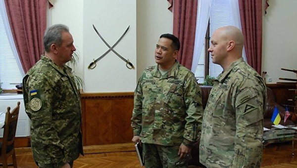 Начальник генерального штаба вооруженных сил Украины Виктор Муженко обсудил с бригадным генералом армии США Энтони Агути