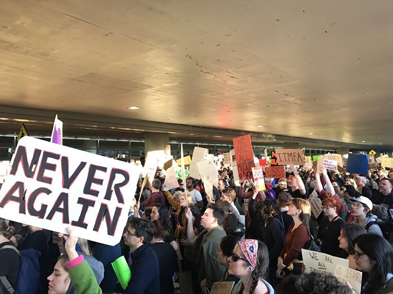 Протест против закона Трампа в Нью-Йорке
