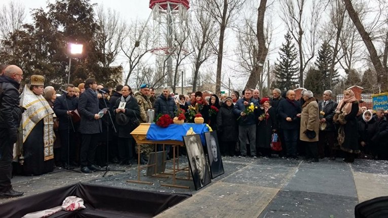 Церемония перезахоронения останков поэта Александра Олеся и его супруги в Киеве