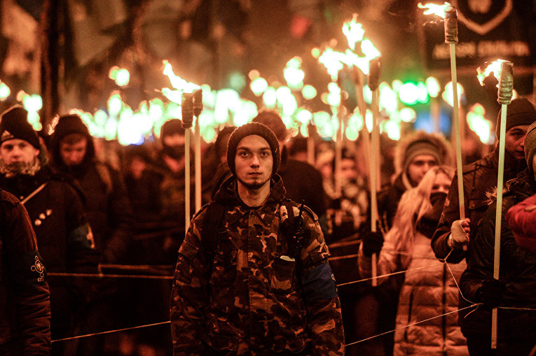 Факельное шествие ко Дню памяти Героев Крут в Киеве