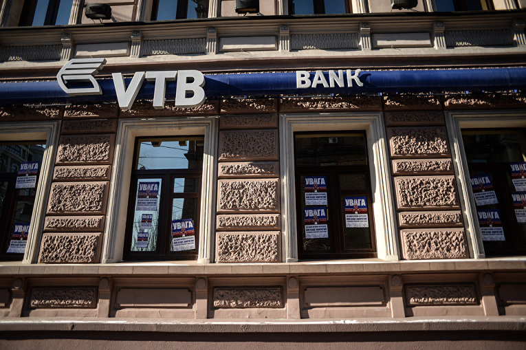 Протест Азова возле отделения VTB, дочки российского банка, в Киеве