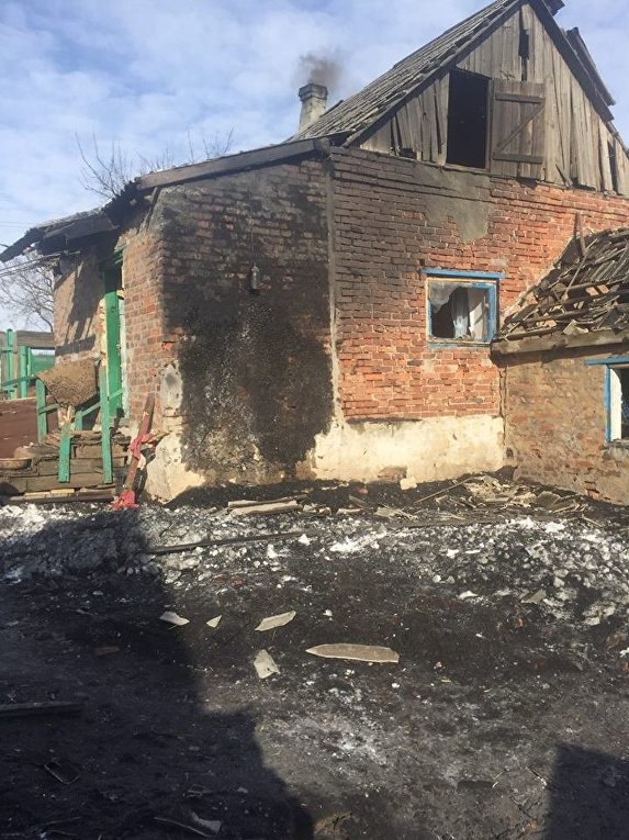 Последствия обстрела Авдеевки. Кадры полиции Донецкой области