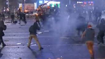 Четыре человека пострадали в ходе протестов в Бухаресте. Видео