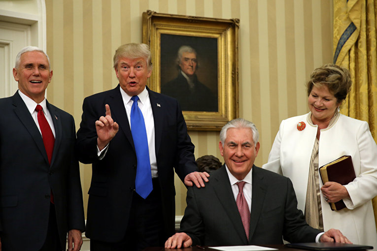 Майк Пенс, Дональд Трамп, Рекс Тиллерсон (слева направо)