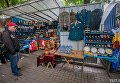 Торговля товарами с советской символикой на Андреевском спуске в Киеве. Архивное фото
