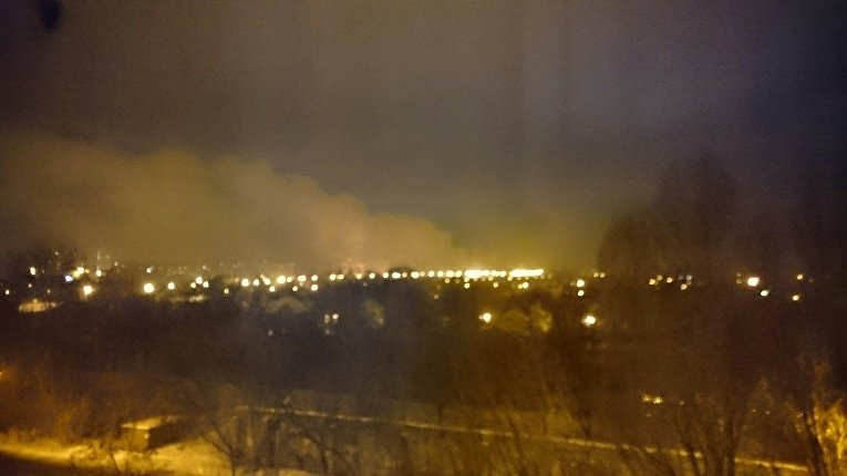 Столб дыма после мощного взрыва в Донецке