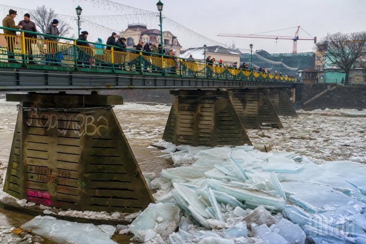 Ледоход на реке Уж в Ужгороде