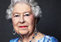 Королева Елизавета II отмечает 65-ую годовщину вступления на престол. Королева Елизавета одета сапфировый комплект, подаренный ей королем Георгом VI в качестве свадебного подарка в 1947 году