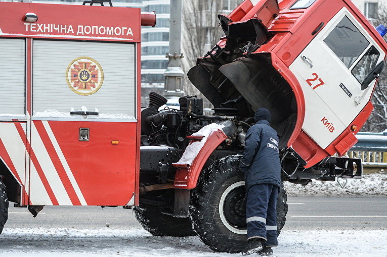 Последствия снегопада в Киеве