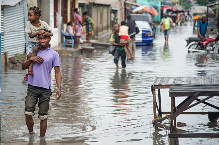 Затопленные улицы в центре Киншасы