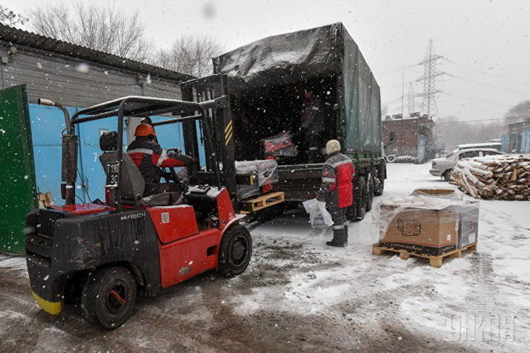 Гуманитарную помощь для жителей Авдеевки готовят к отправке на одном из предприятий Запорожья