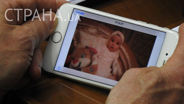 Юлия Тимошенко показала фото внучки Евы рядом сидящему нардепу Сергею Соболеву