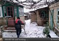 На месте гибели подростка в результате обстрела поселка в Донецкой области