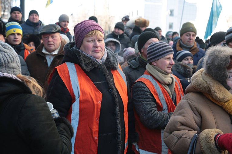 Митинг профсоюза железнодорожников под зданием Укрзализныци