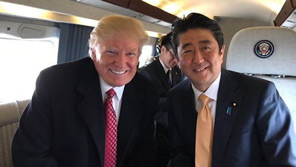 Дональд Трамп и Синдзо Абэ . Архивное фото