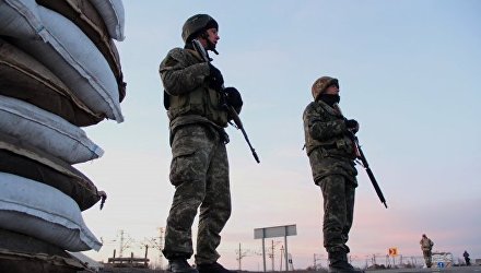 Украинские военные на блокпосту возле села Чонгар Херсонской области