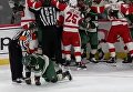 Хоккеист ударил соперника клюшкой по лицу