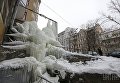 В центре Киева появился ледяной водопад