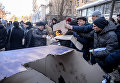 Протестующие сожгли макет машины у здания комитетов Рады в Киеве