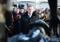Президент Украины Петр Порошенко принимает участие в церемонии возложения цветов к Мемориальному комплексу гражданам Украины, воевавших в Афганистане.